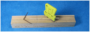 Hobbiest's mini-miter for precise 45 degree angles